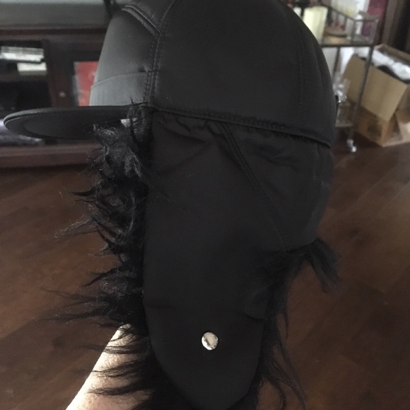 Prada faux fur flap cap - Picture 7 of 7